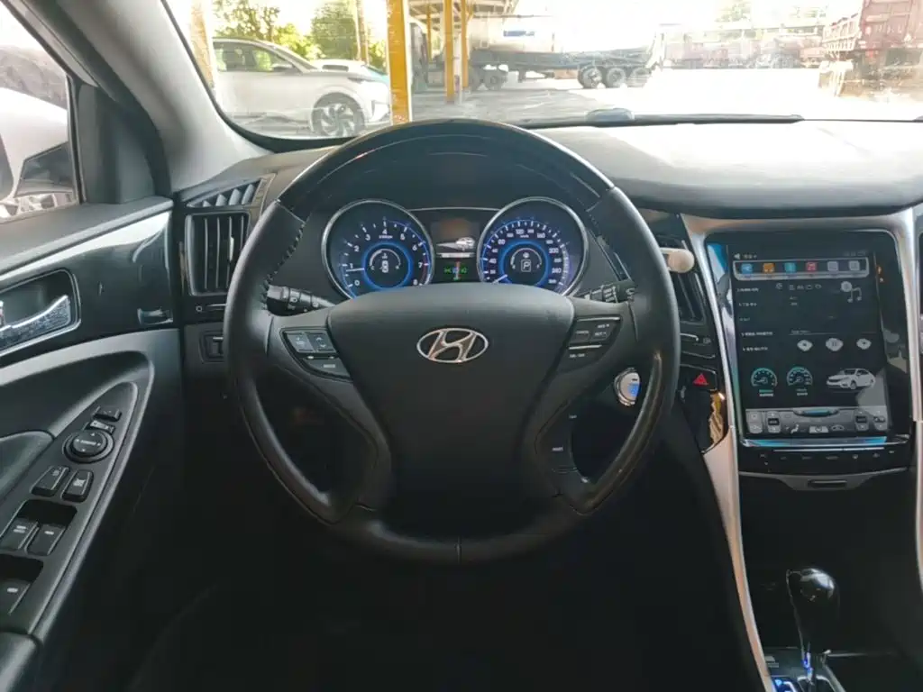 Hyundai Sonata — миниатюра 11
