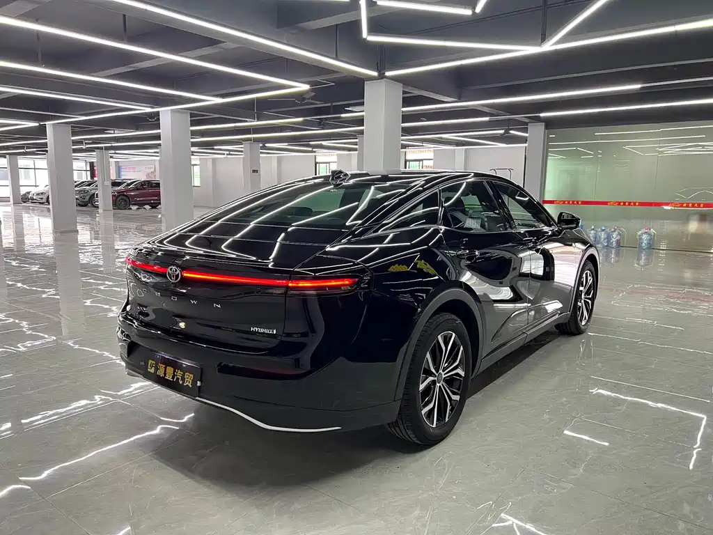 Toyota Crown SportCross — миниатюра 3