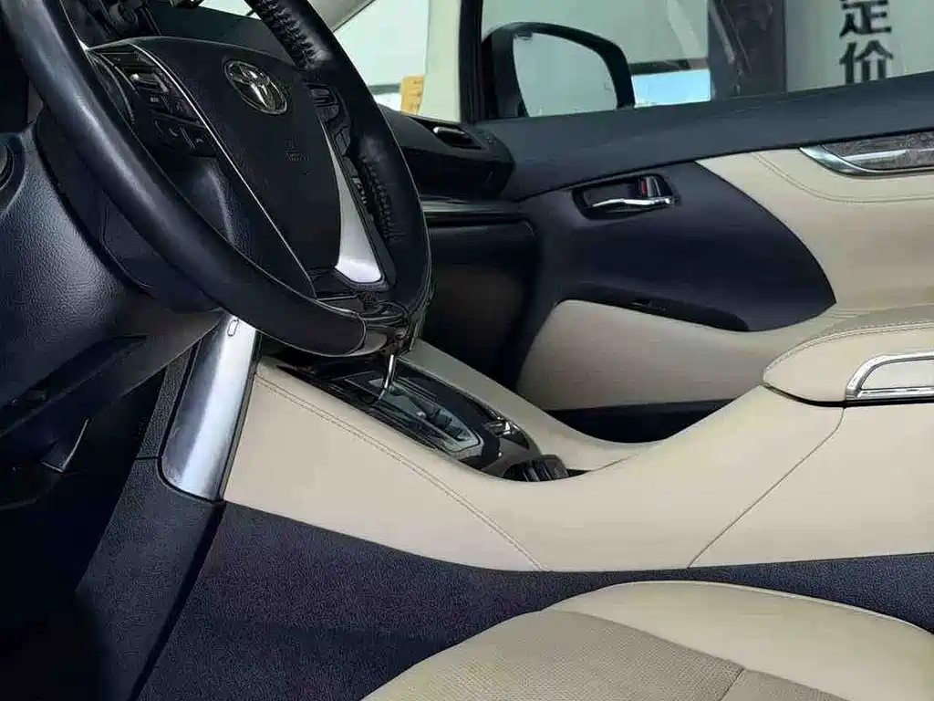 Toyota Vellfire — миниатюра 7