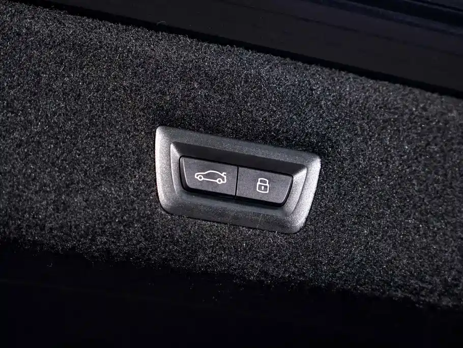 BMW 7 Series — миниатюра 32