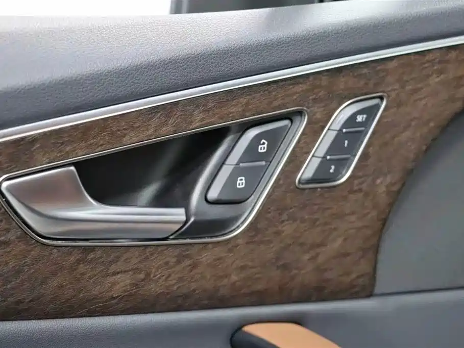 Audi Q7 — миниатюра 15