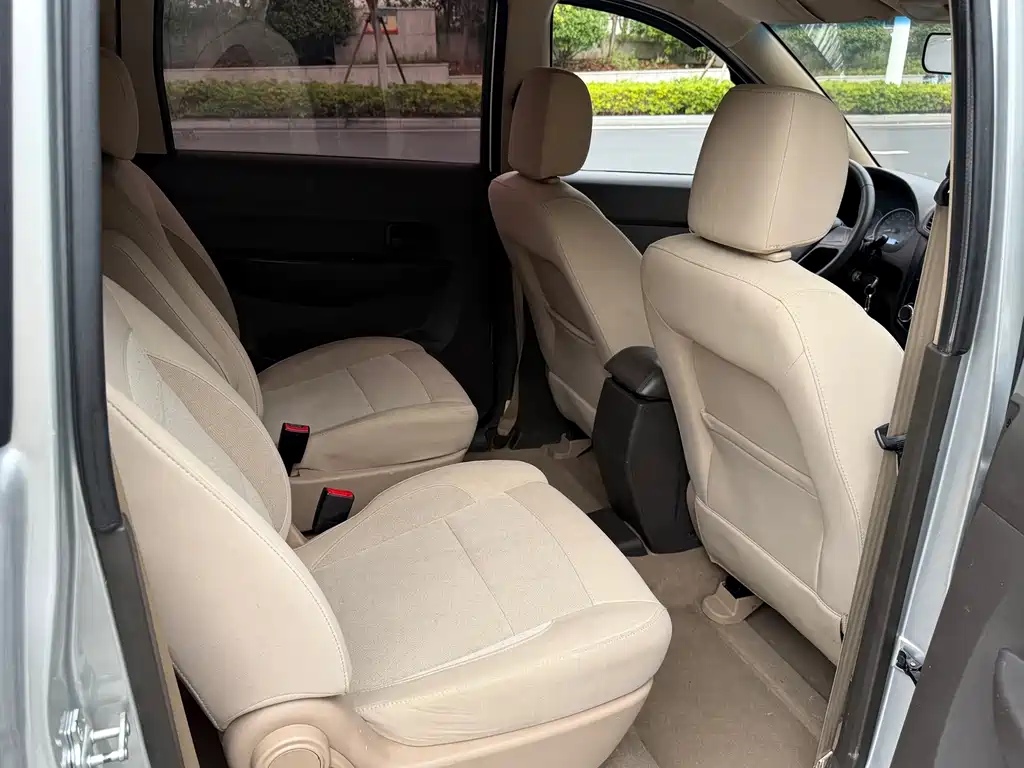Wuling Hongguang — миниатюра 10