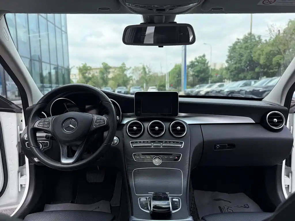 Mercedes-Benz C-Class — миниатюра 5
