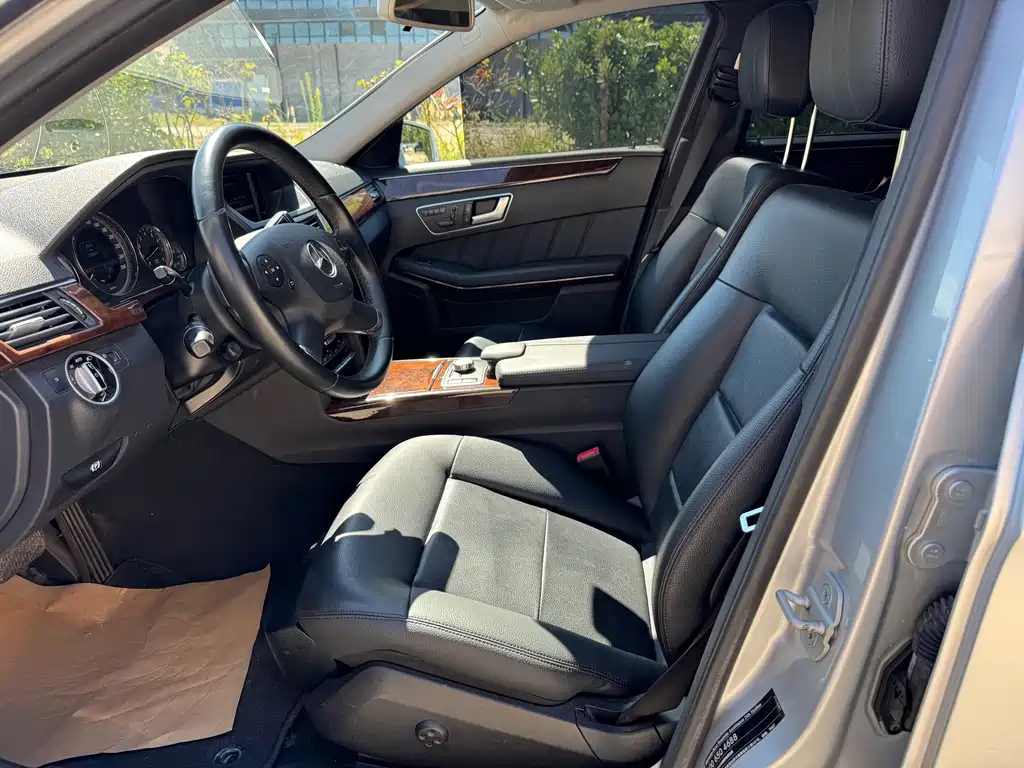 Mercedes-Benz E-Class — миниатюра 7