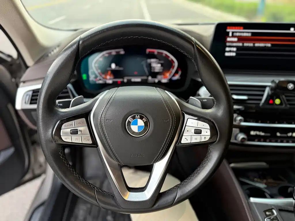 BMW 5 Series — миниатюра 9