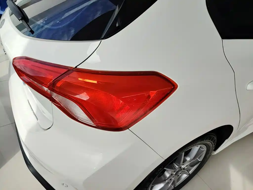 Ford Focus — миниатюра 8