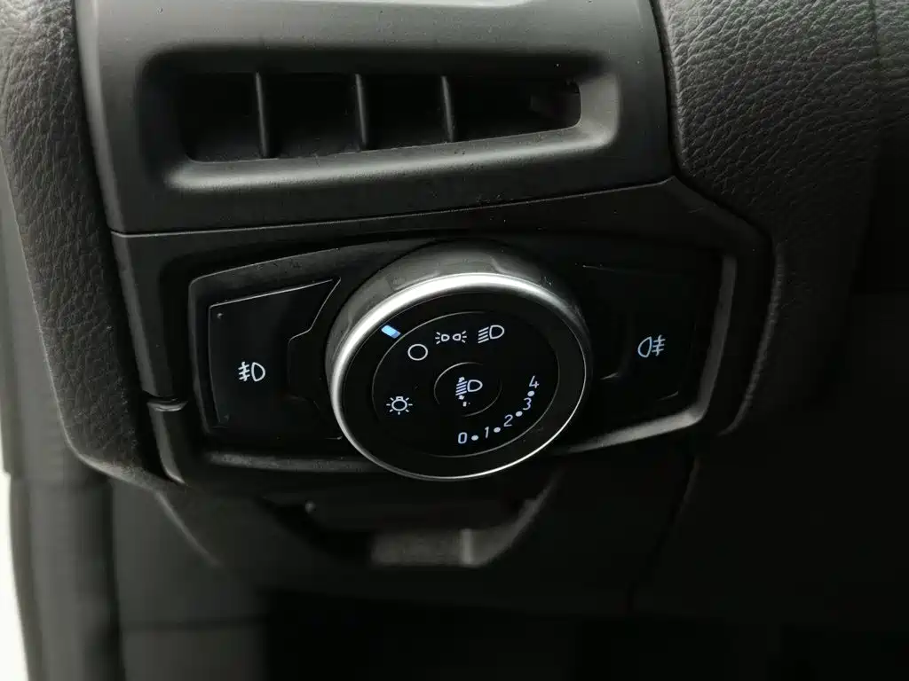 Ford Focus — миниатюра 21