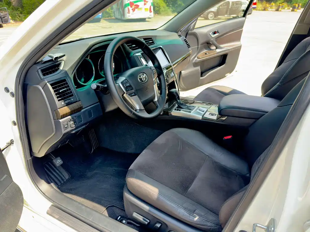 Toyota Reiz — миниатюра 4