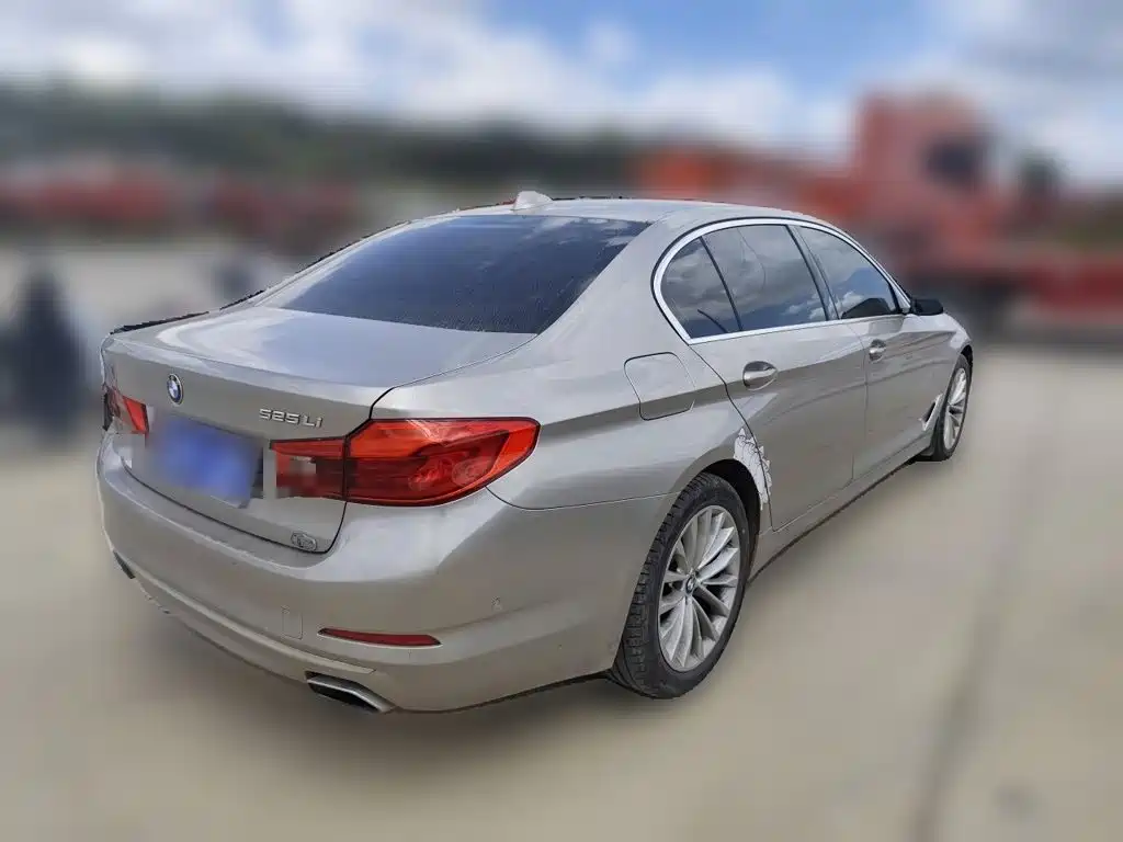 BMW 5 Series — миниатюра 4