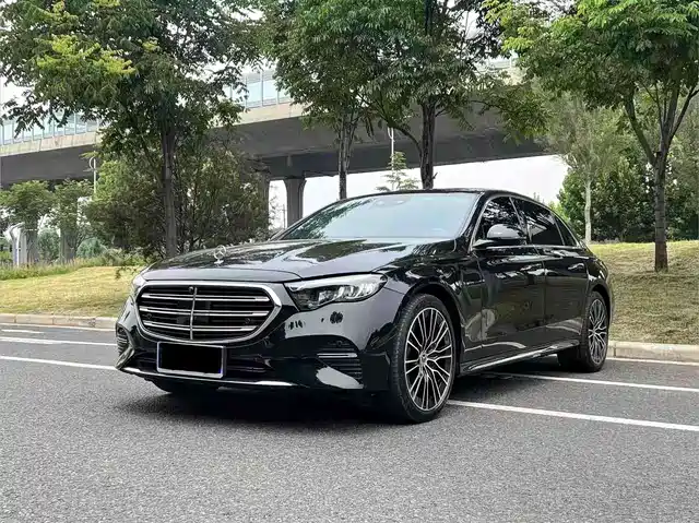 Mercedes-Benz E-Class 2025 E 300 L Luxury — фото 1