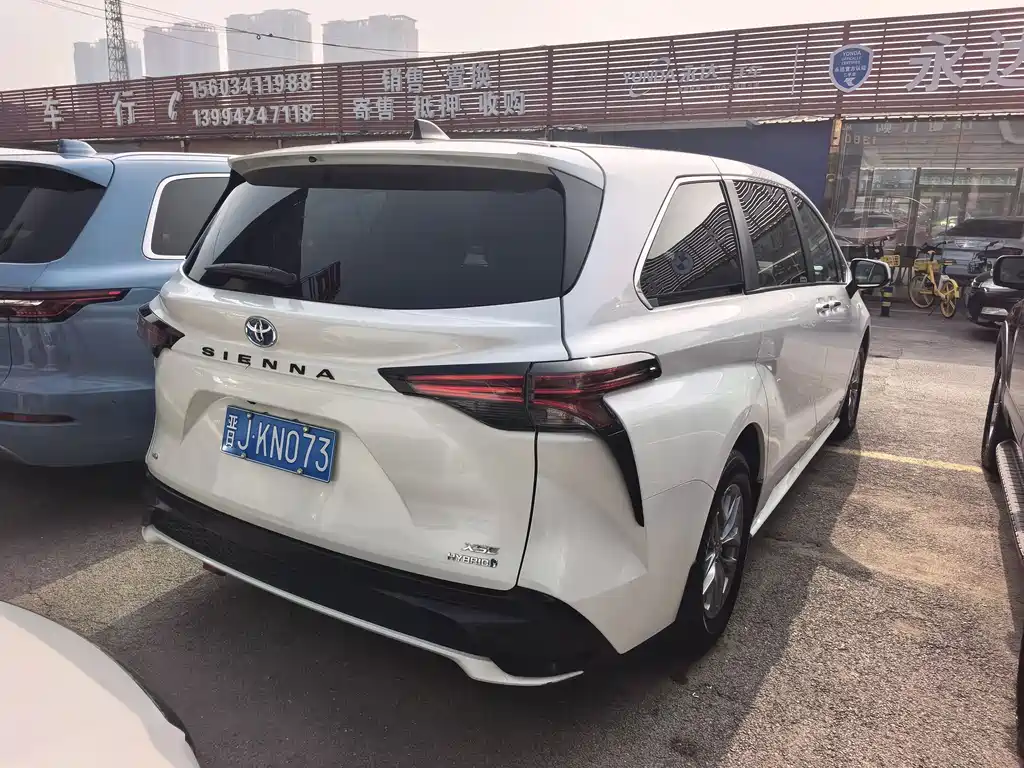 TOYOTA SIENNA