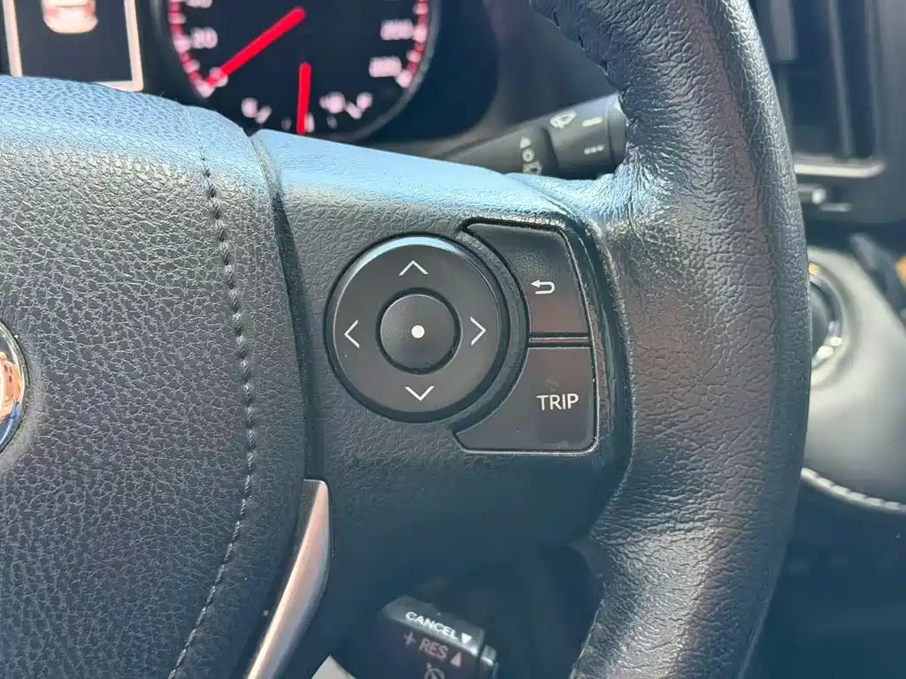 Toyota RAV4 — миниатюра 12