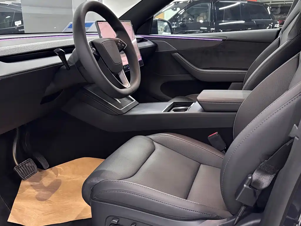 Tesla Model Y L — миниатюра 3