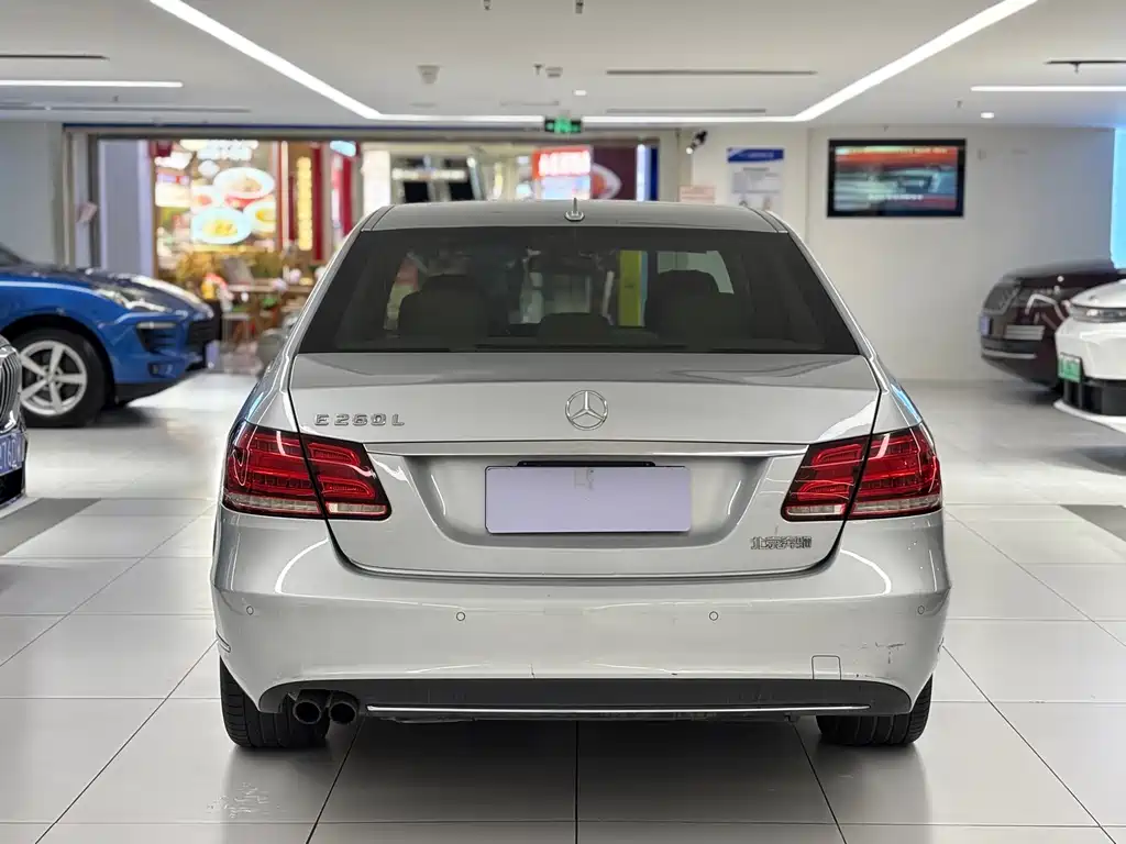 Mercedes-Benz E-Class — миниатюра 5