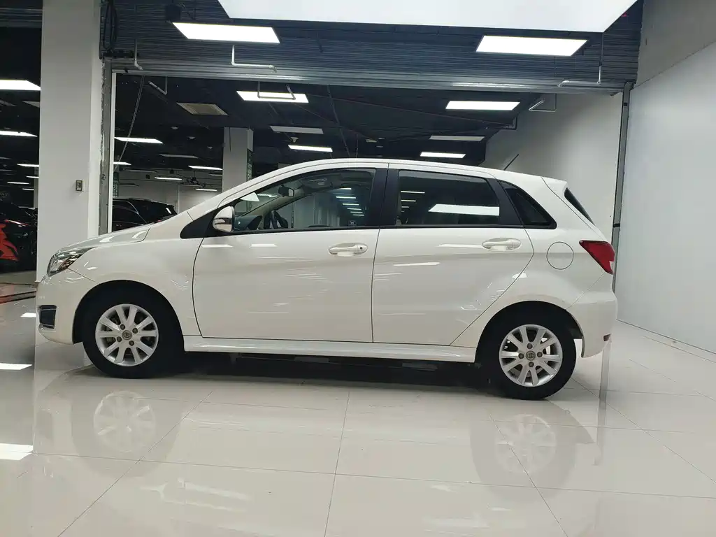 BAIC E-Series — миниатюра 5