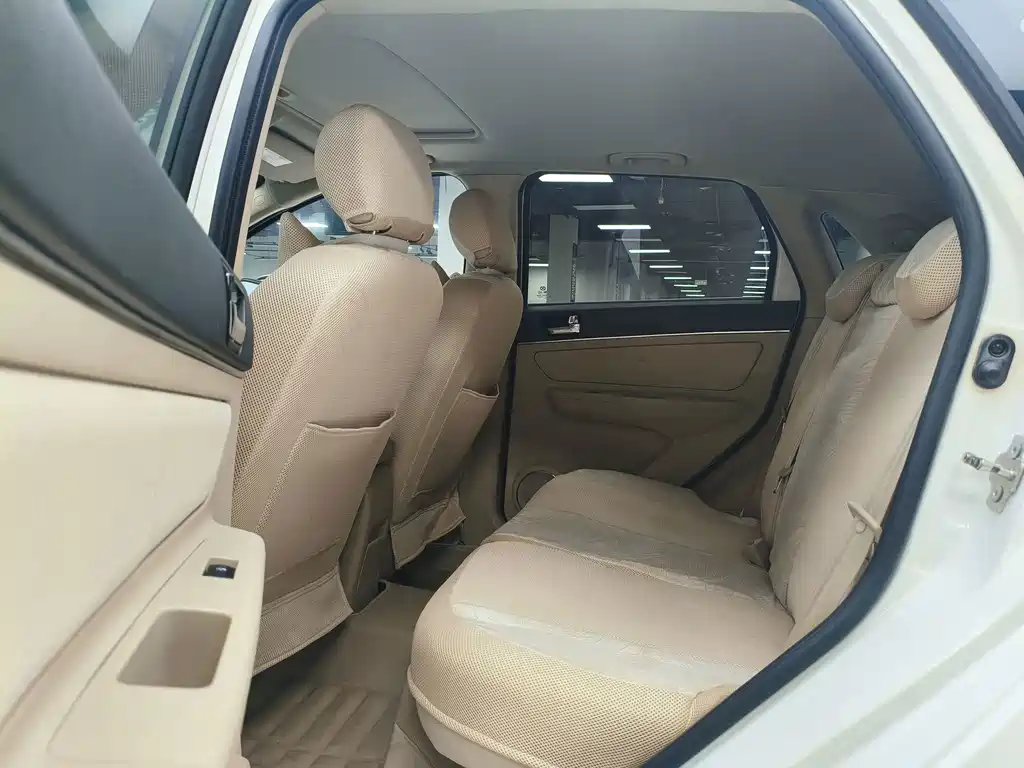 BAIC E-Series — миниатюра 7