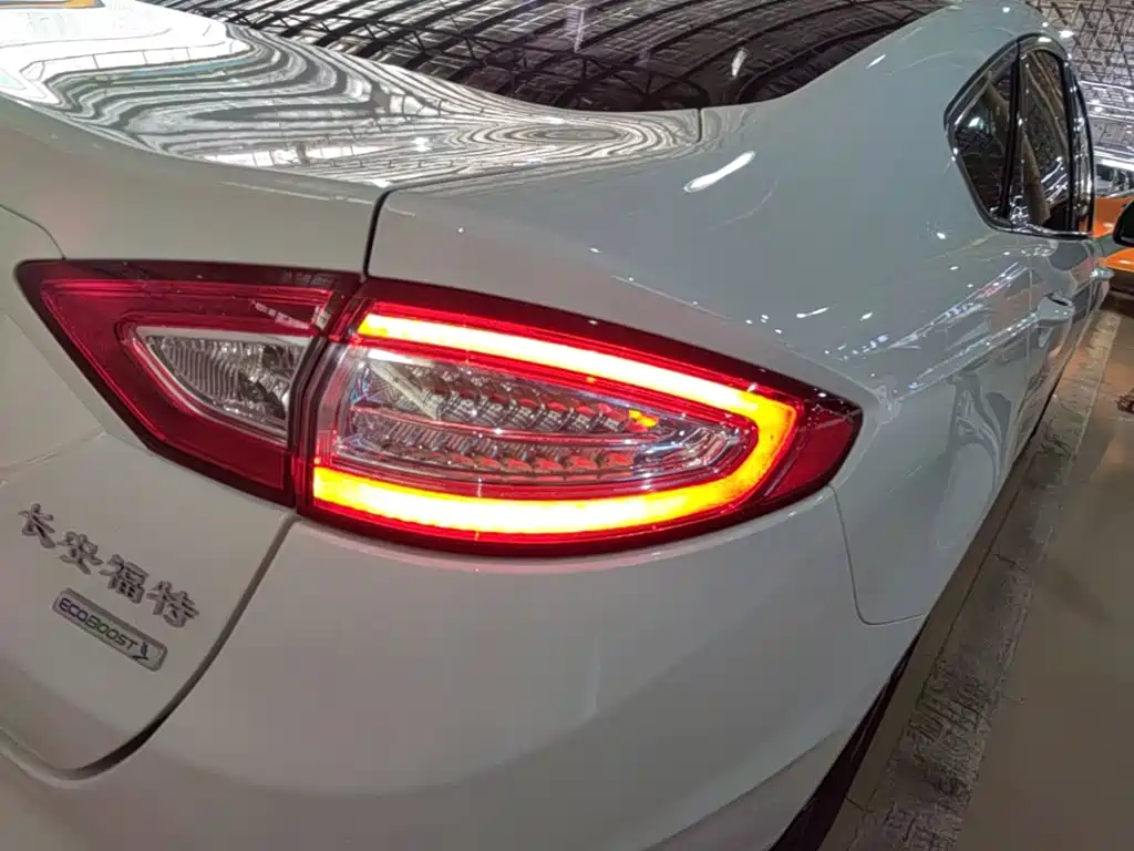 Ford Mondeo — миниатюра 8