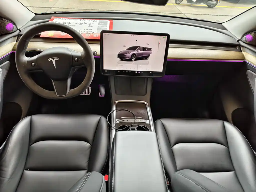 TESLA MODEL Y