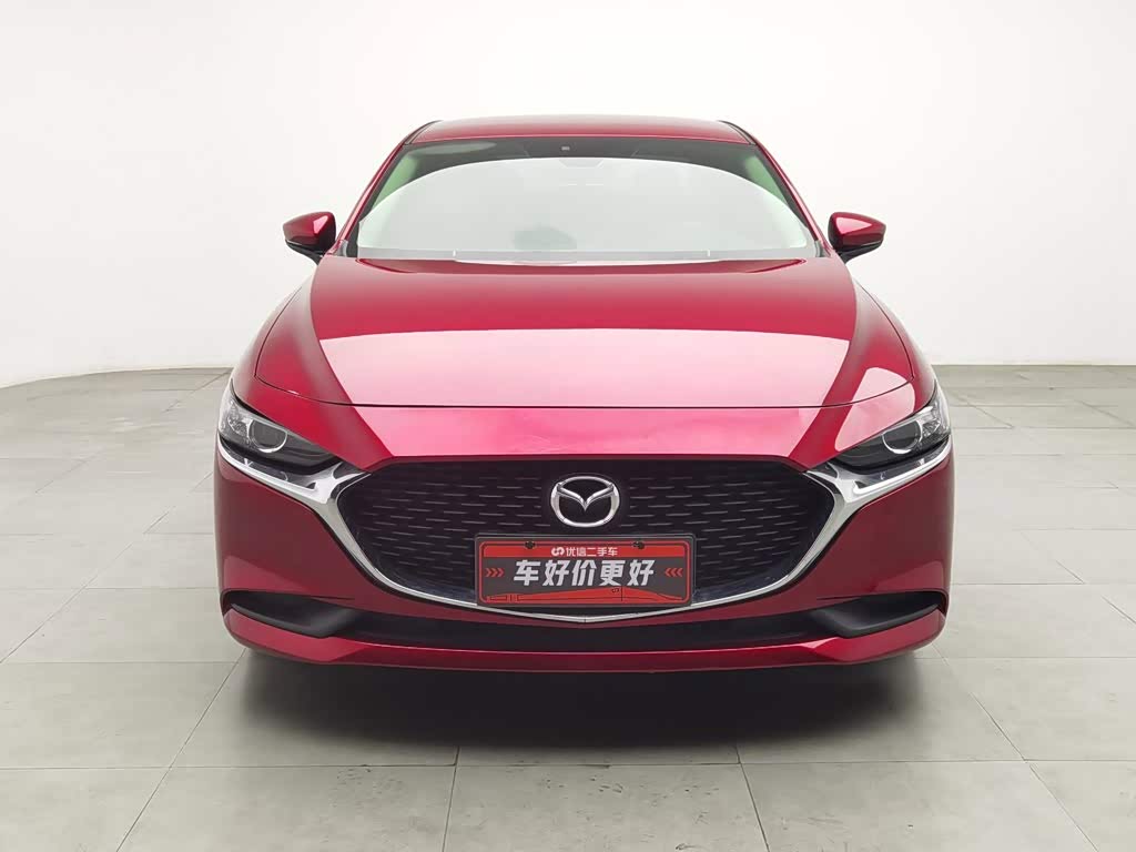 Mazda Mazda3 Axela 2.0 л 2022 г. красный/фиолетовый, пробег 21800 км