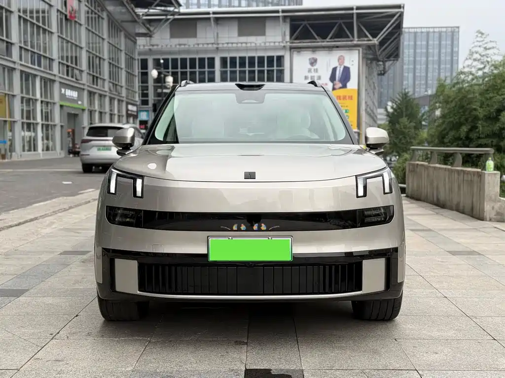 Lynk & Co 900 — миниатюра 2