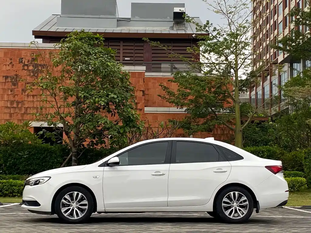 Buick Excelle — миниатюра 9