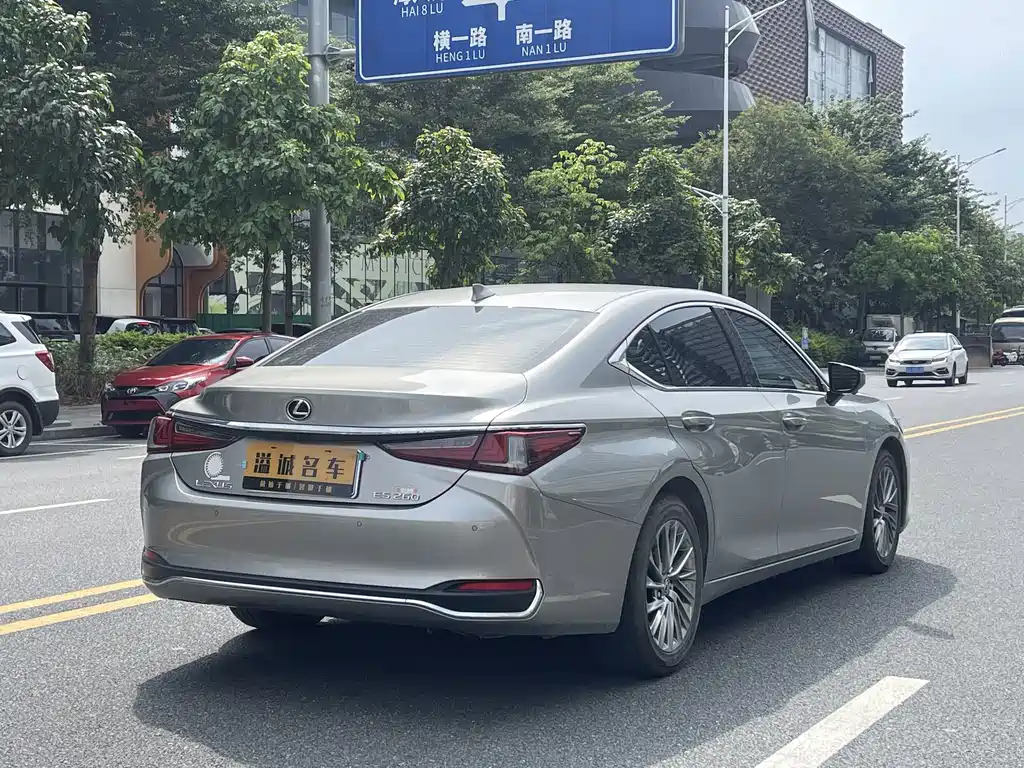 Lexus ES — миниатюра 8