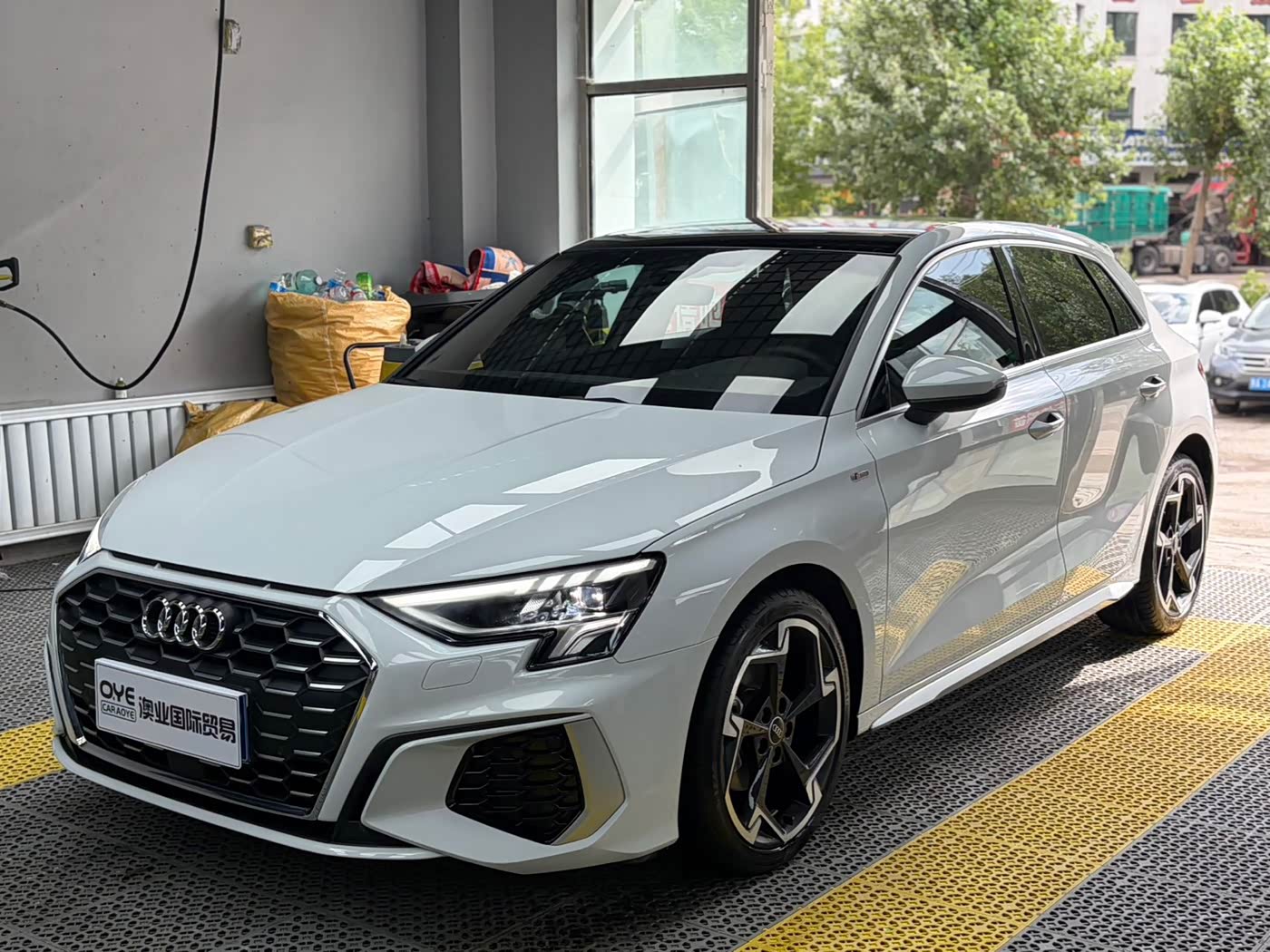 Audi A3 1.4 л 2023 г. Белый, пробег 22500 км