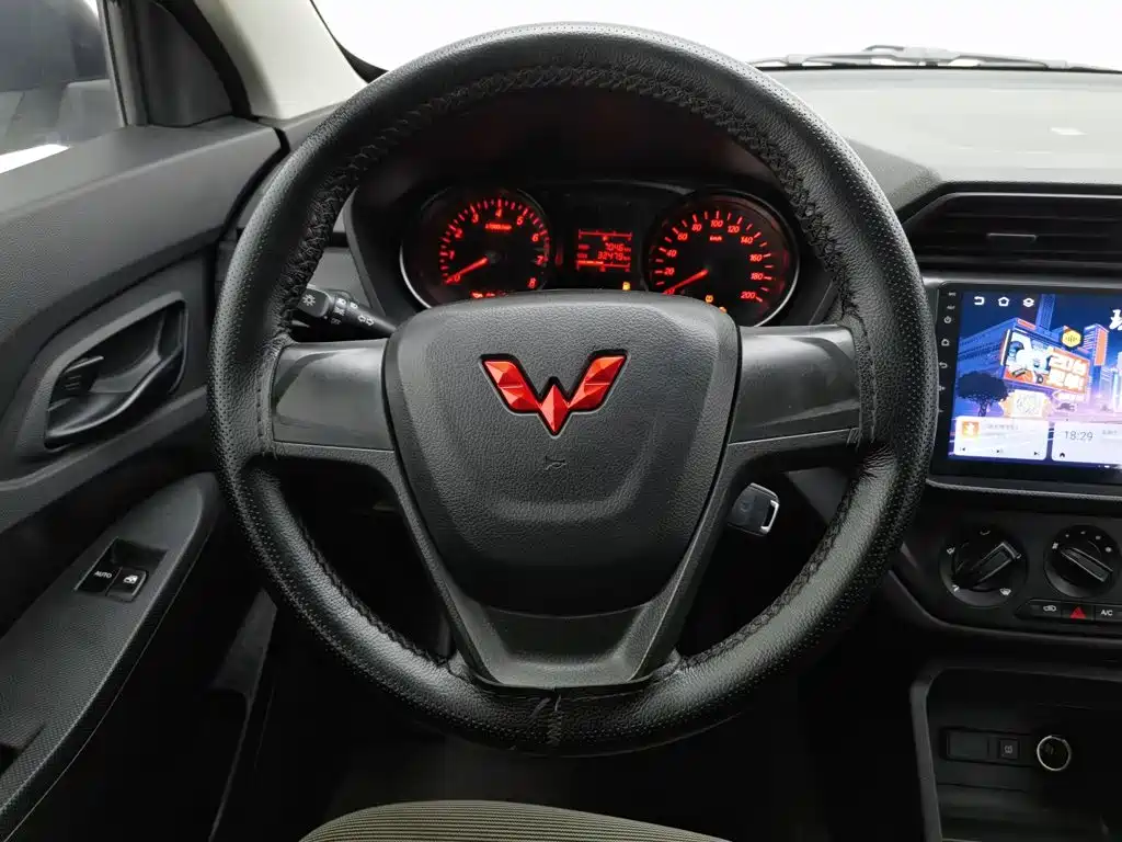 Wuling Hongguang — миниатюра 11