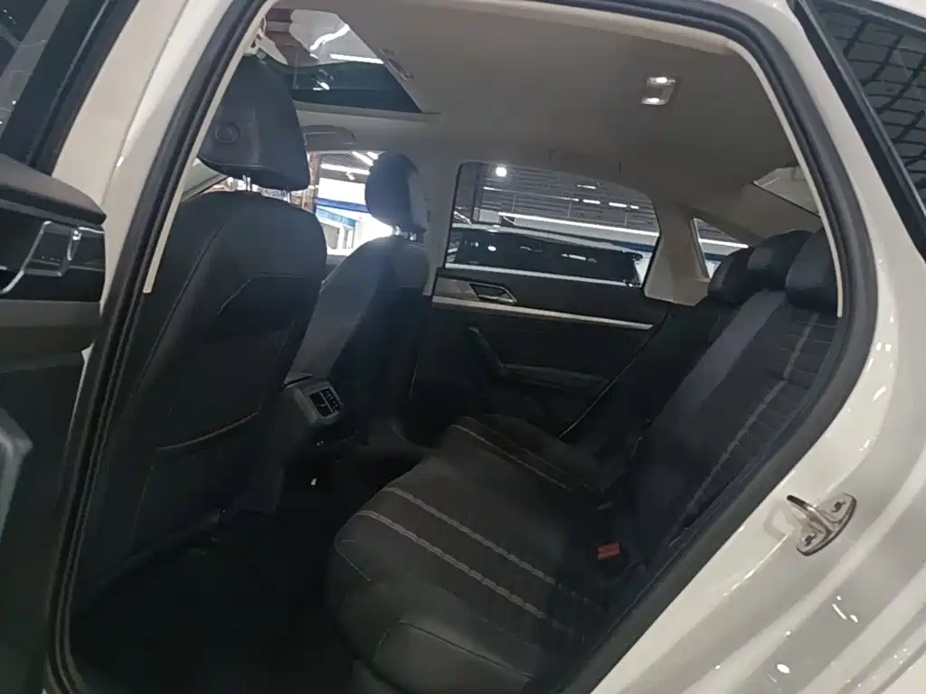 Volkswagen Lavida — миниатюра 17