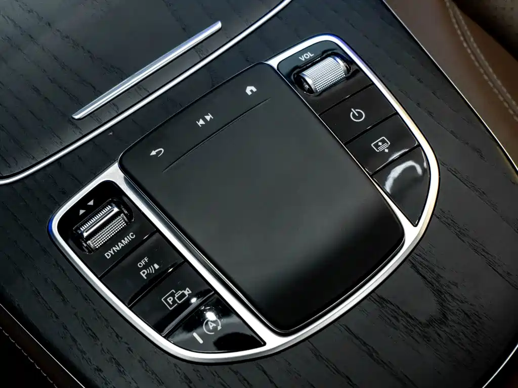 Mercedes-Benz E-Class — миниатюра 20