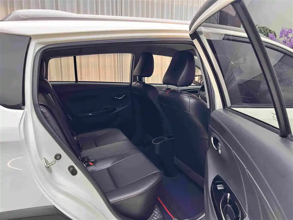 Toyota Yaris L — миниатюра 12
