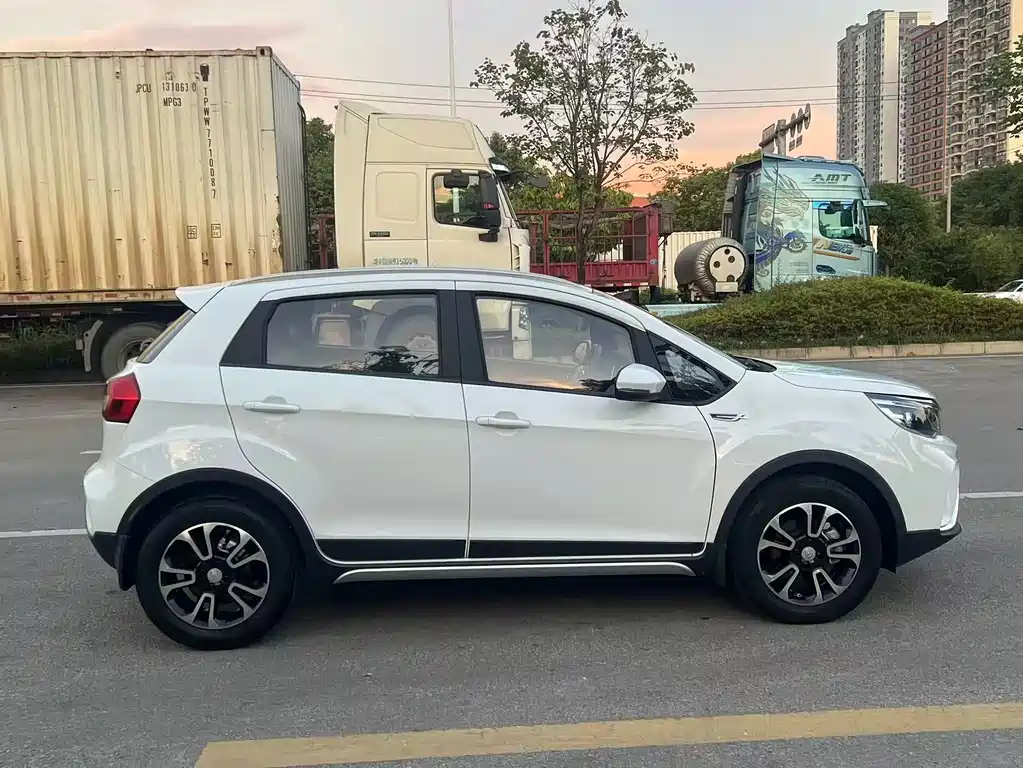 Geely Vision X3 — миниатюра 8