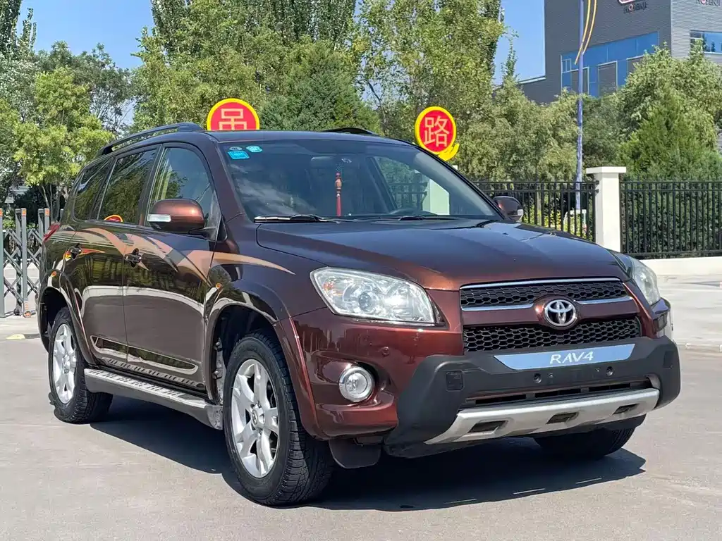 Toyota RAV4 — миниатюра 3