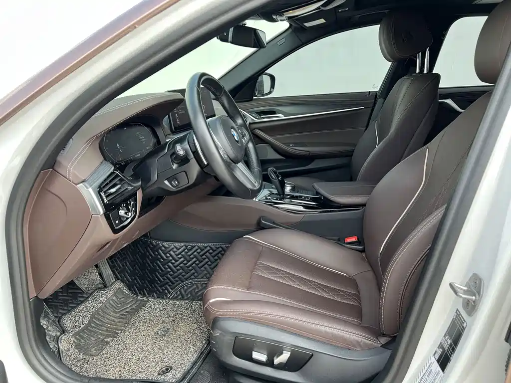 BMW 5 Series — миниатюра 4