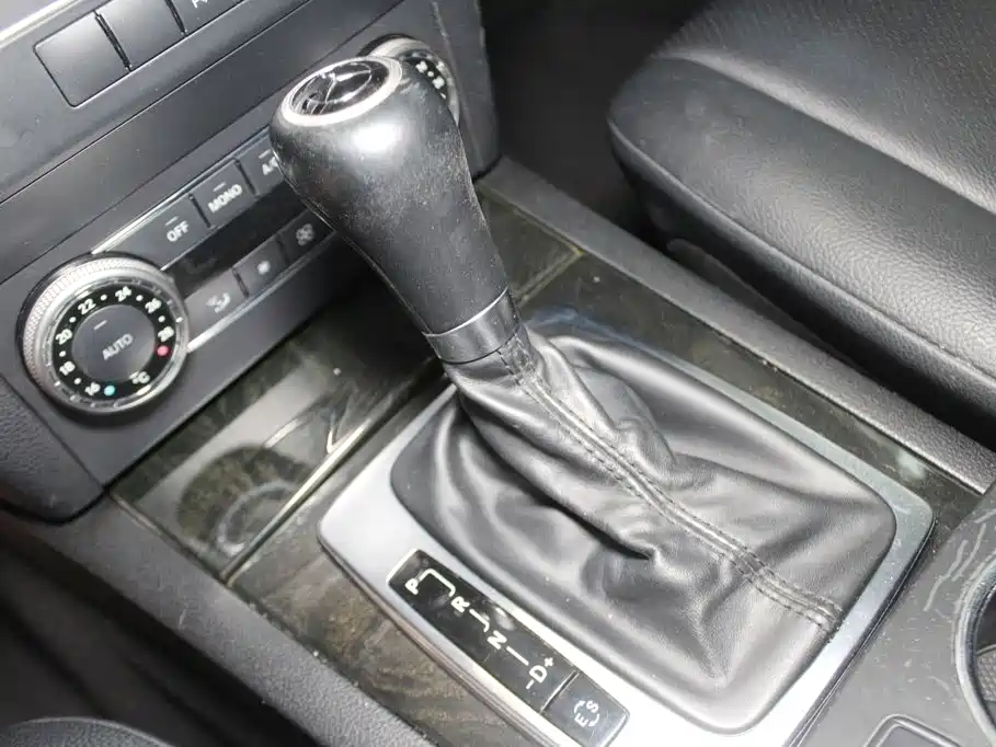 Mercedes-Benz GLK-Class (Import) — миниатюра 13