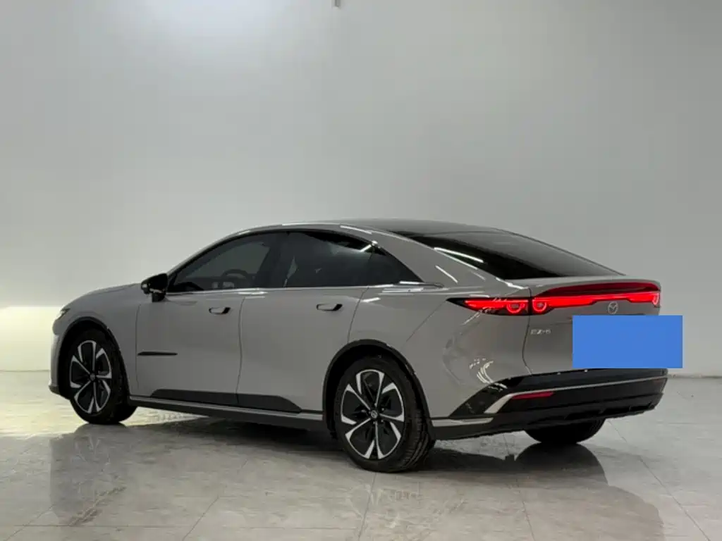 MAZDA EZ 6