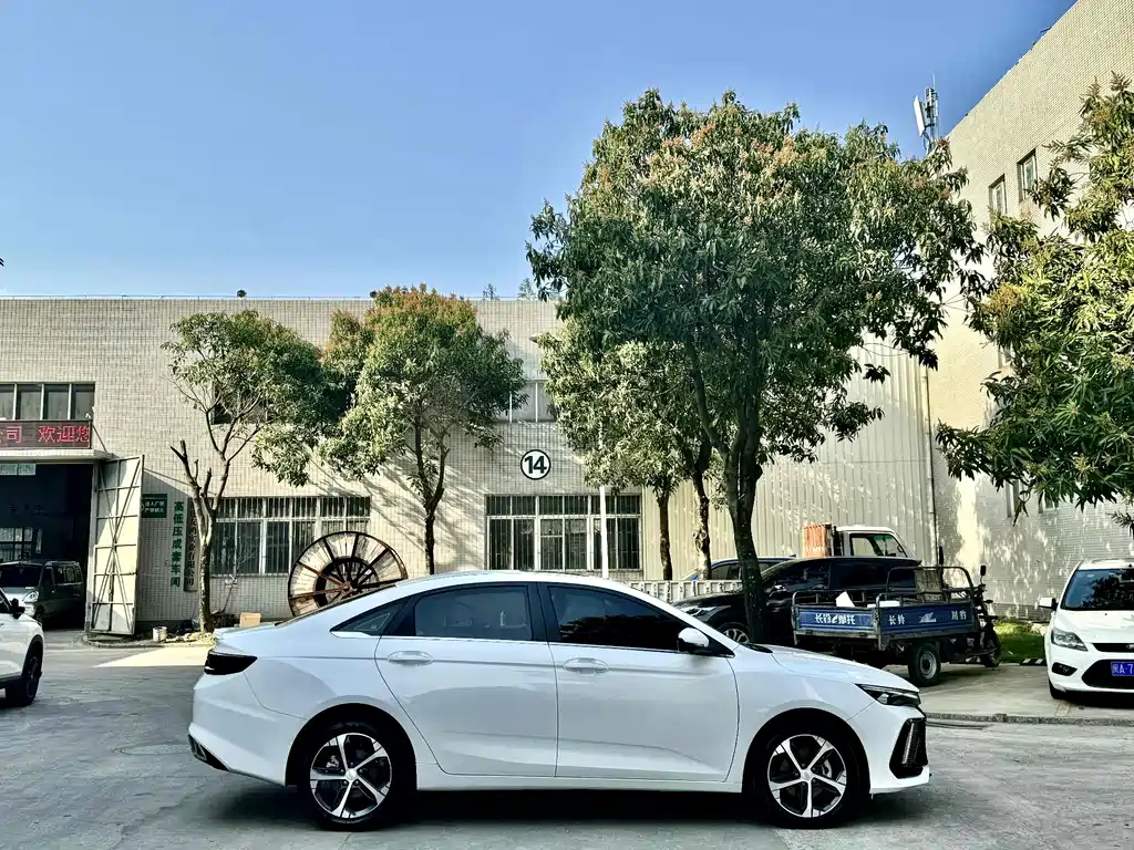 Geely Emgrand L — миниатюра 4