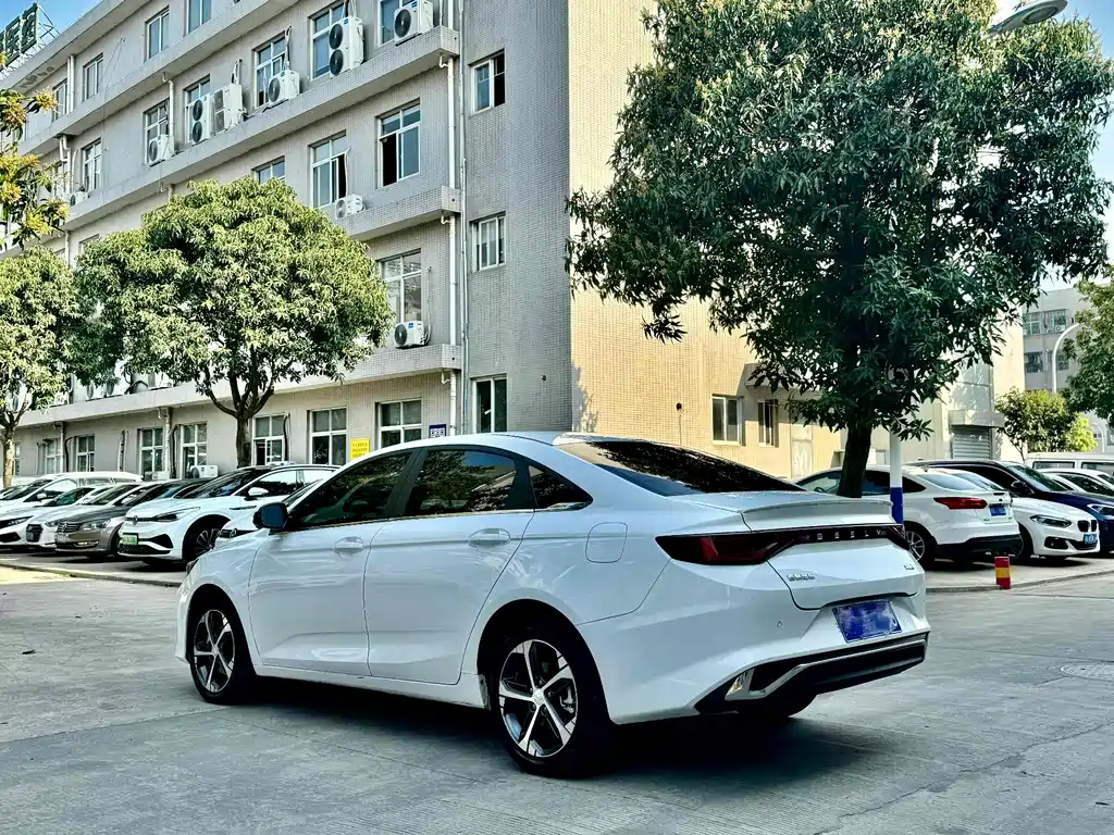 Geely Emgrand L — миниатюра 11