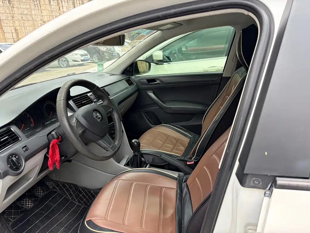Skoda Rapid — миниатюра 4