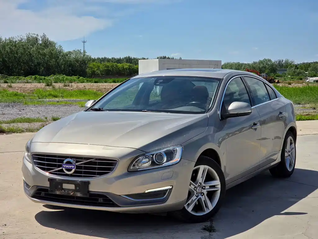 Купить Volvo S60