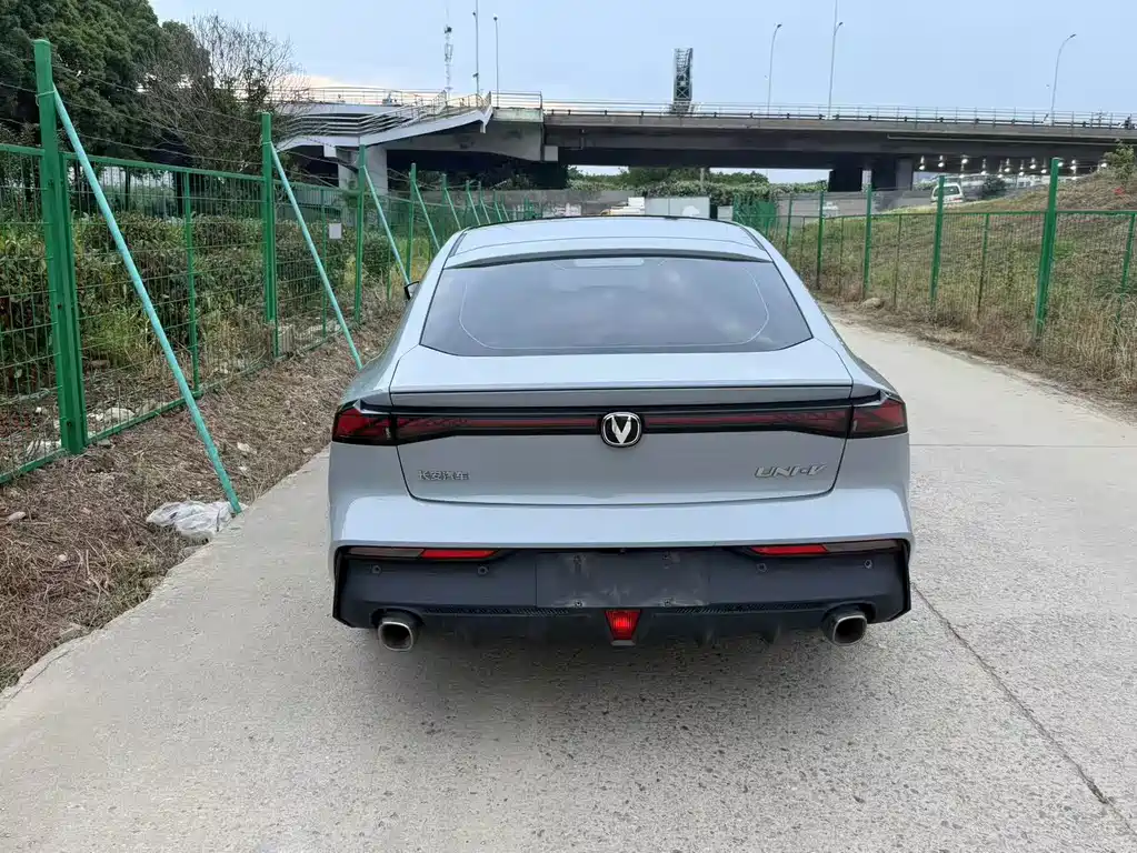 Changan UNI-V 2022 1.5T Luxury