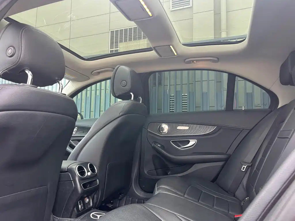Mercedes-Benz C-Class — миниатюра 11