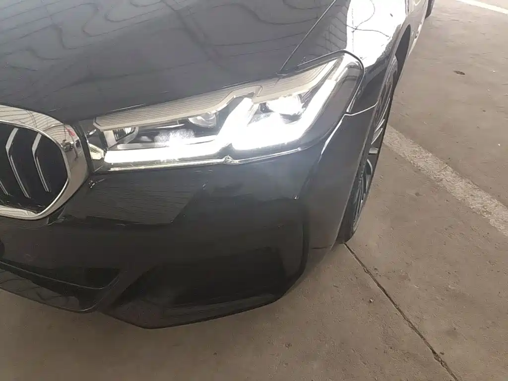 BMW 5 Series — миниатюра 24