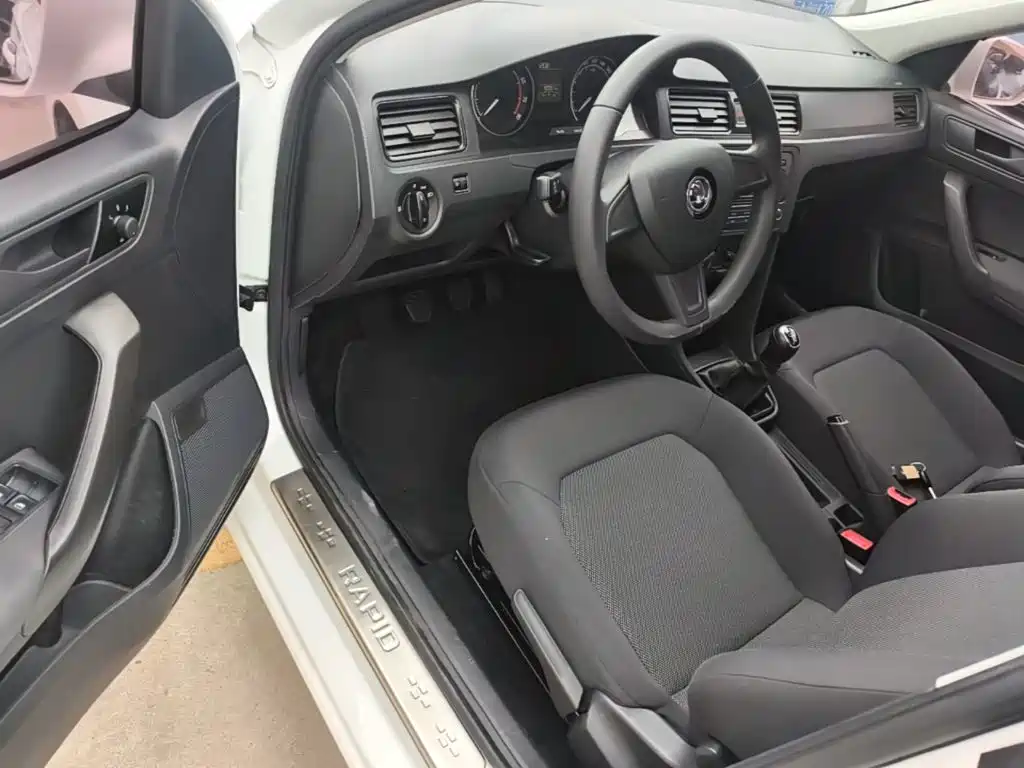 Skoda Rapid Spaceback — миниатюра 16