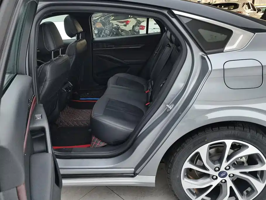 Ford Mondeo — миниатюра 11