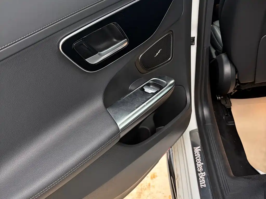 Mercedes-Benz C-Class — миниатюра 20