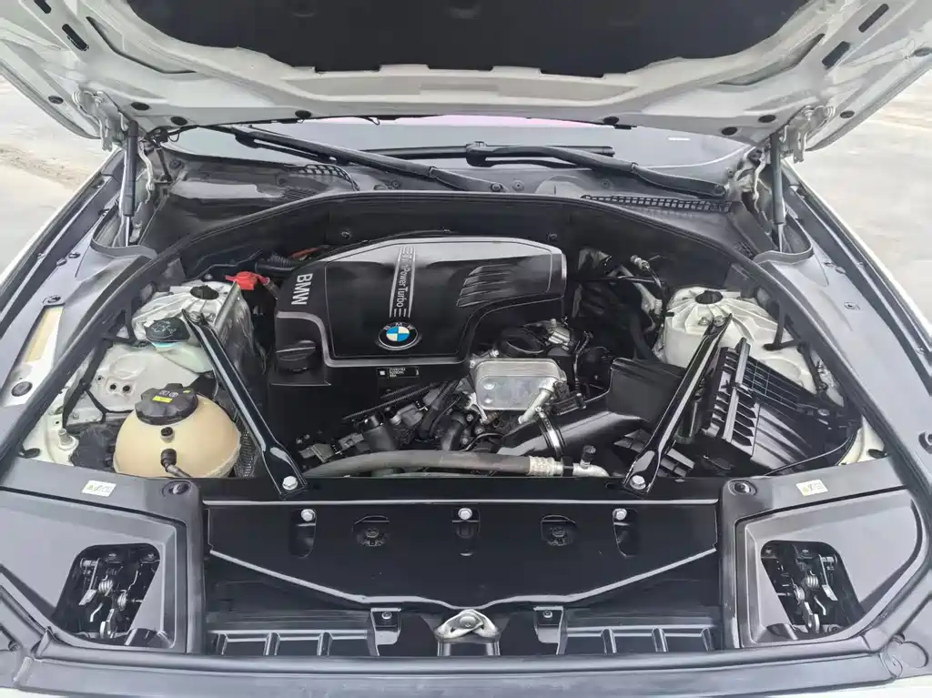 BMW 5 Series — миниатюра 7