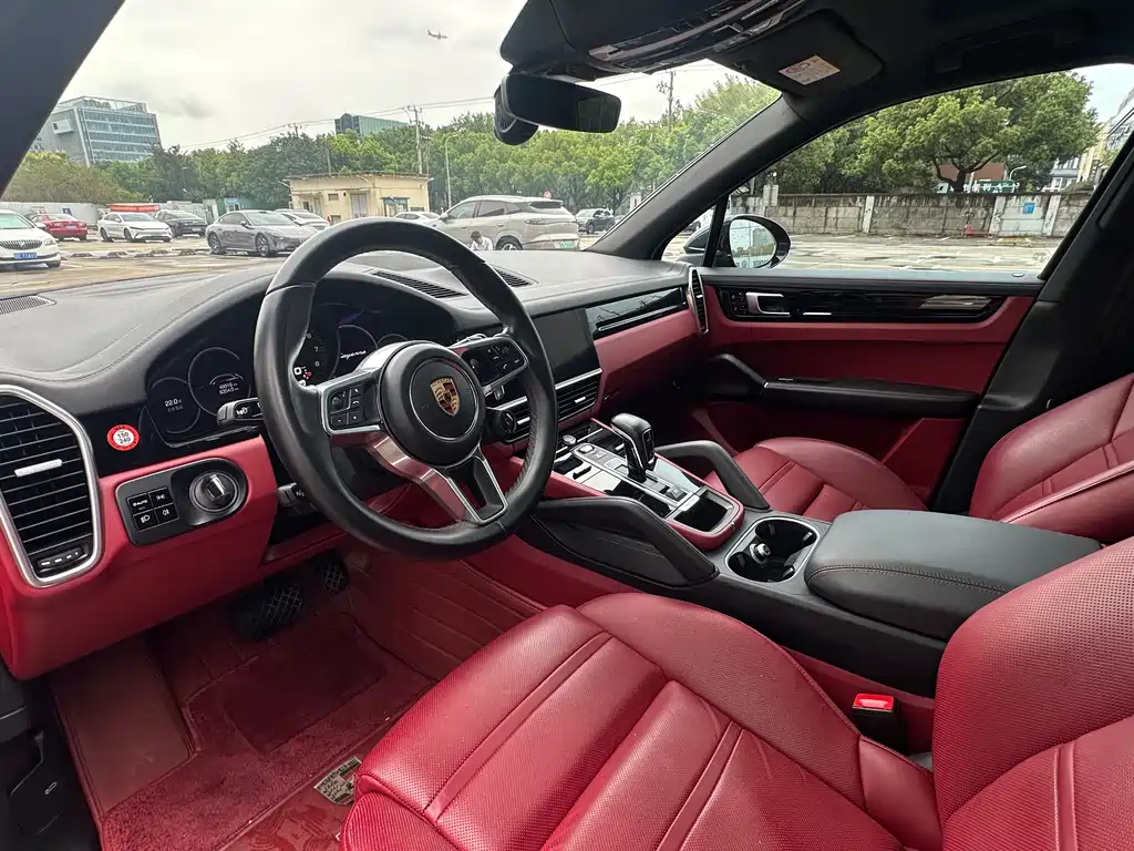 Porsche Cayenne — миниатюра 10