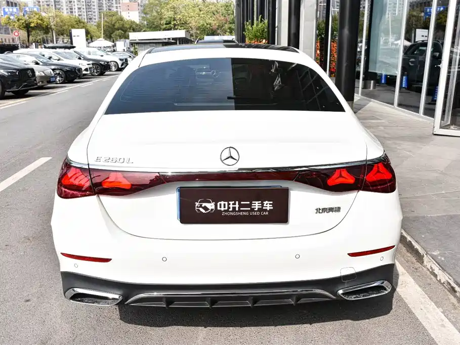 MERCEDES-BENZ E CLASS