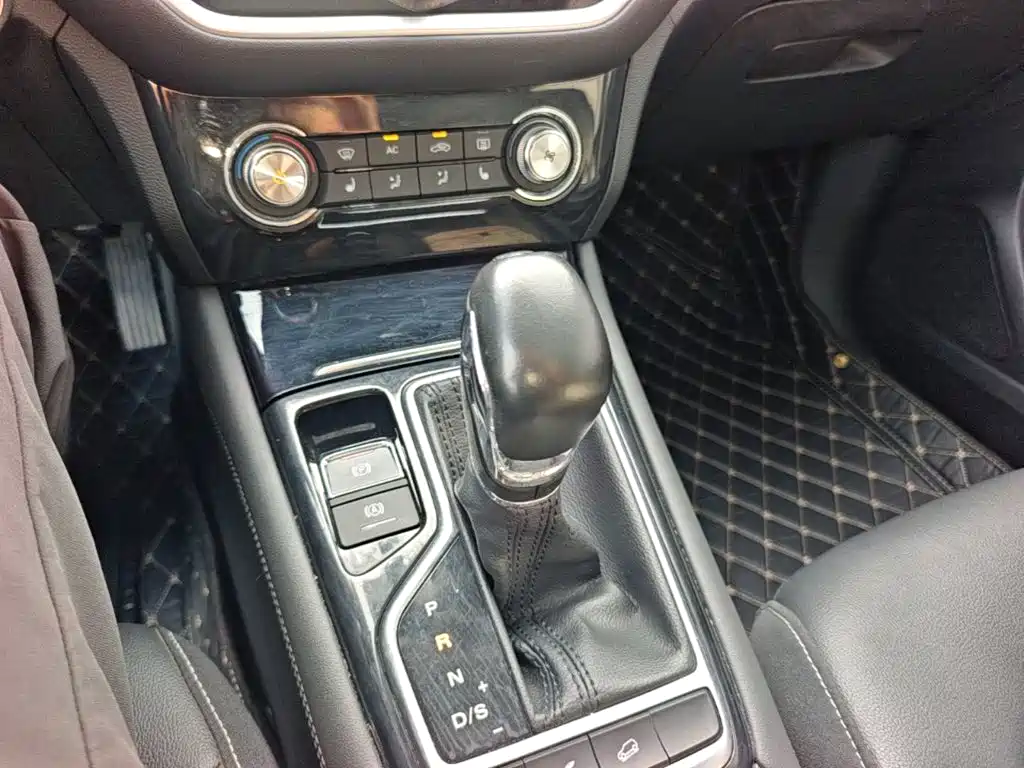 Roewe RX3 — миниатюра 14